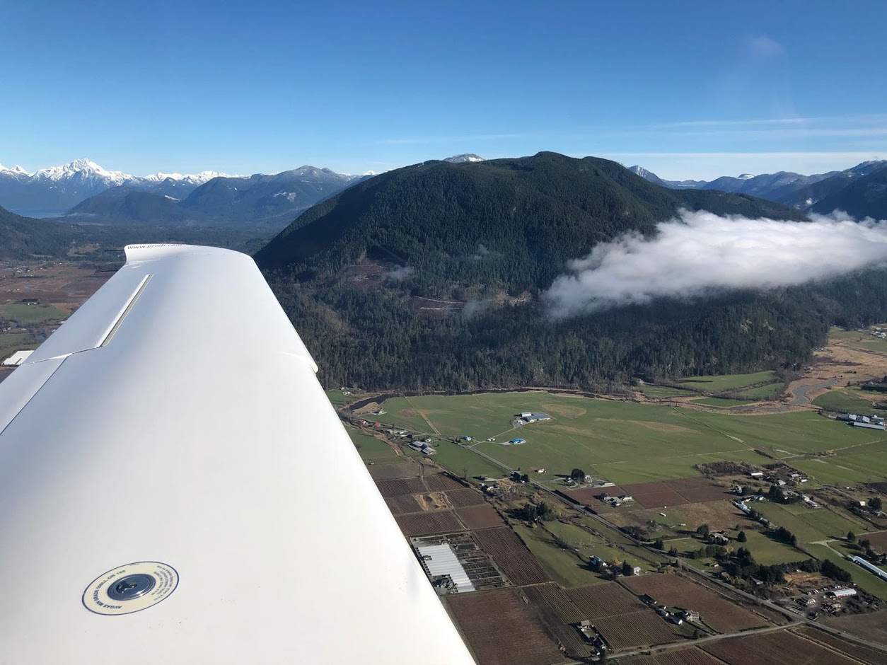 Cirrus SR-20 GTXR Over Cloud and Mountain