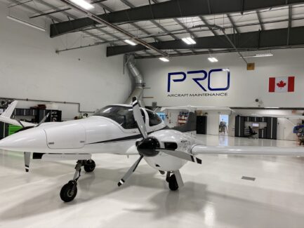 Pro Aircraft Maintenance Hangar with DA-42