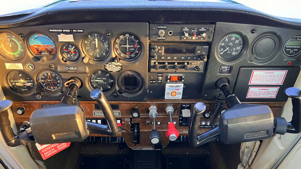 Cessna 152 Cockpit View C-GBJD