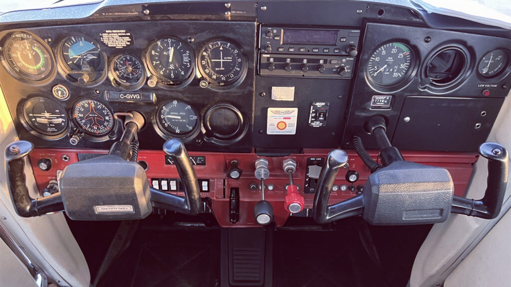 Cessna 152 Cockpit View C-GVVG