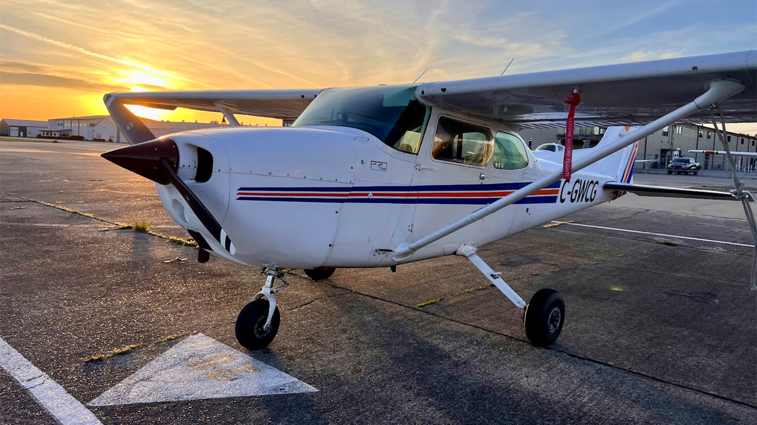 Cessna 172 Verbrauch Pro Stunde Cessna 172 C-GWCG - Professional Flight Center