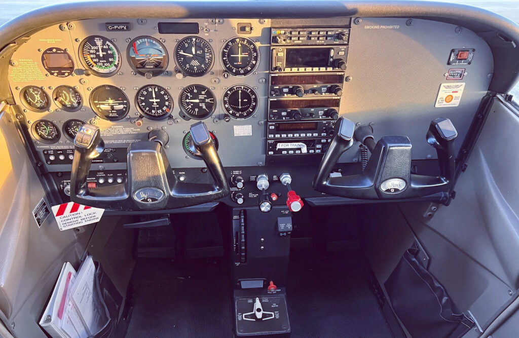 Cessna 172R Cockpit View C-FVPV
