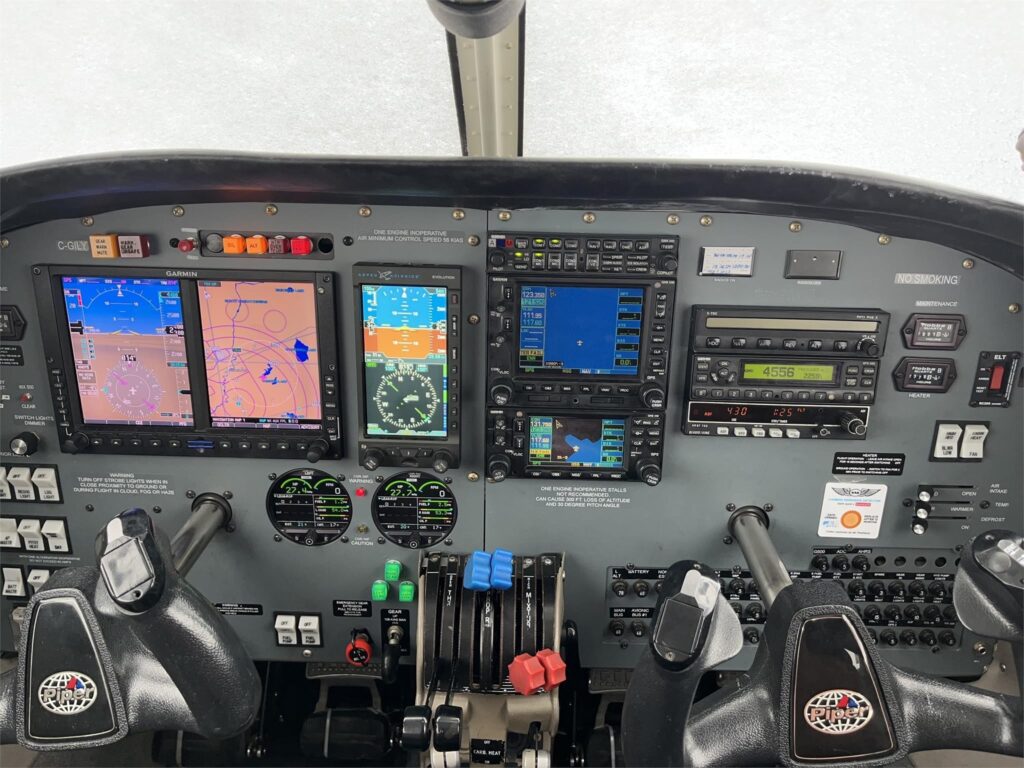 Piper Seminole Cockpit with G500, Aspen Avionics backup display & two CGR-30P engine instrument displays