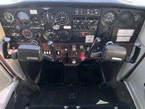 Cessna 152 C-GFBB Cockpit Layout