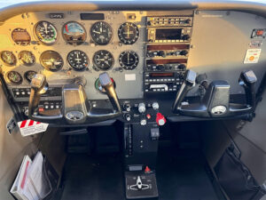 Cessna 172R C-FVPV Cockpit View